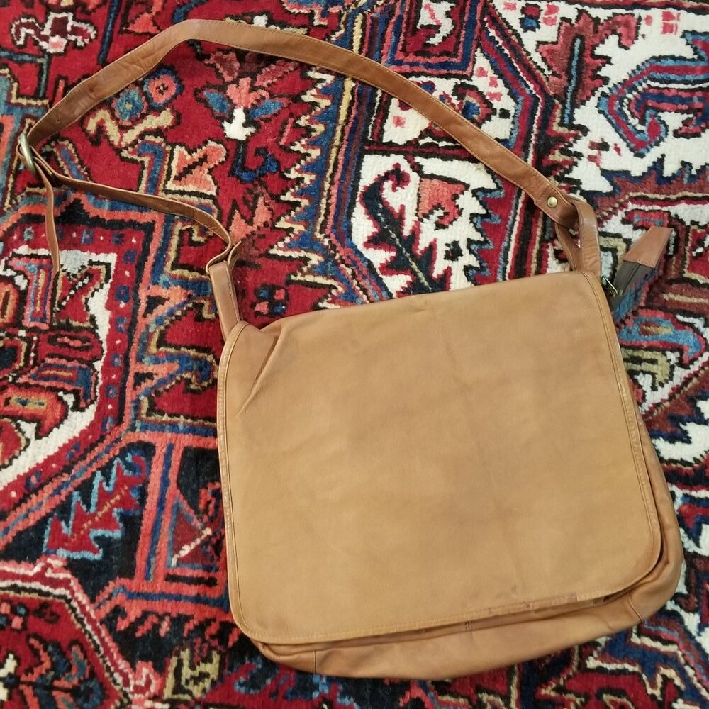 Leather Messenger Bag - Cognac Brown - Strap - Pockets